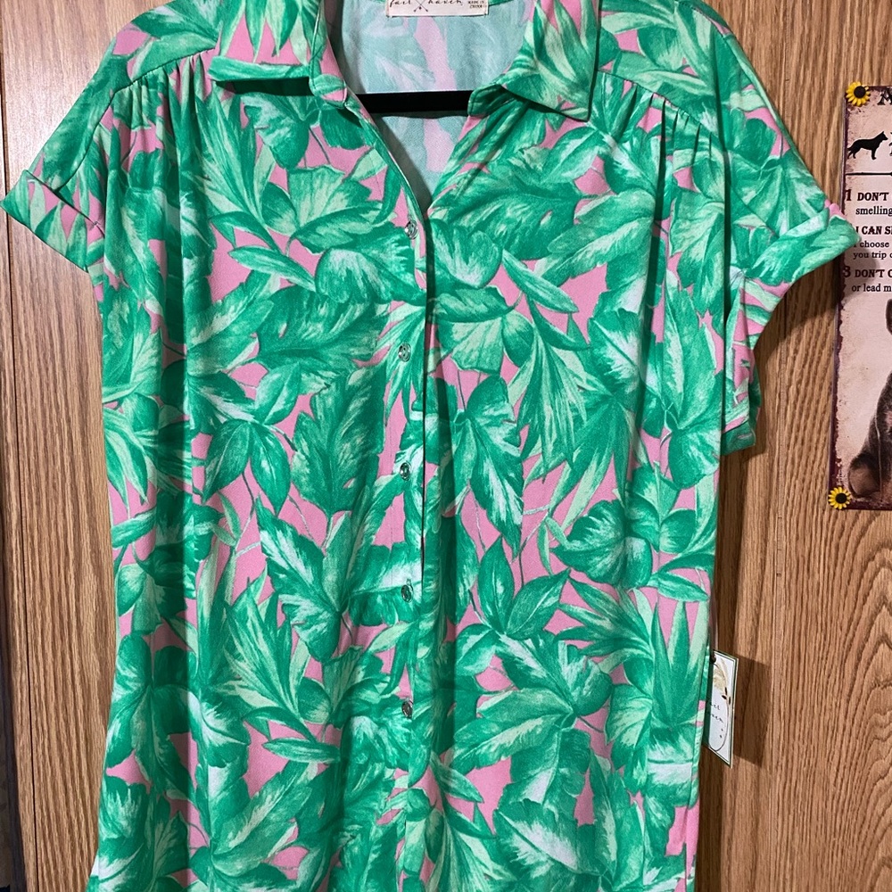 Fair Haven Women Green & Pink Floral Print Shirt Size 1X NWT Short Sleeve